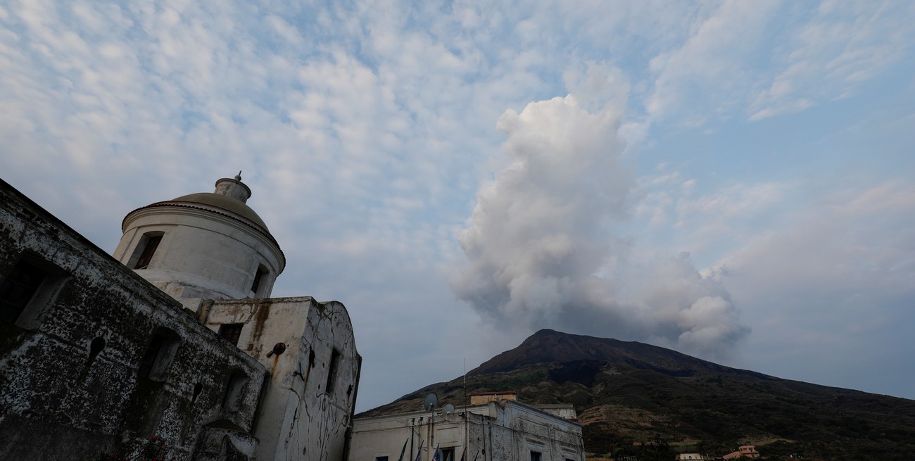 Italia en alerta tras la entrada en actividad del volcán Stromboli