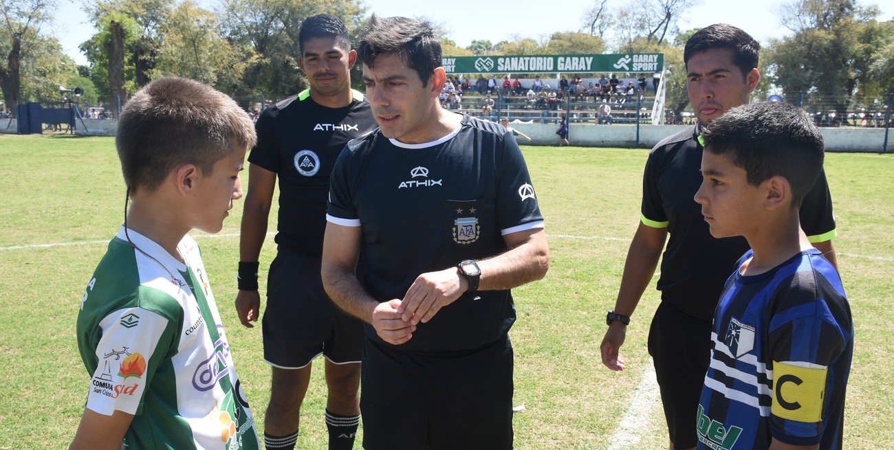 Gustavo Rossi dignifica la presión de ser árbitro en Argentina