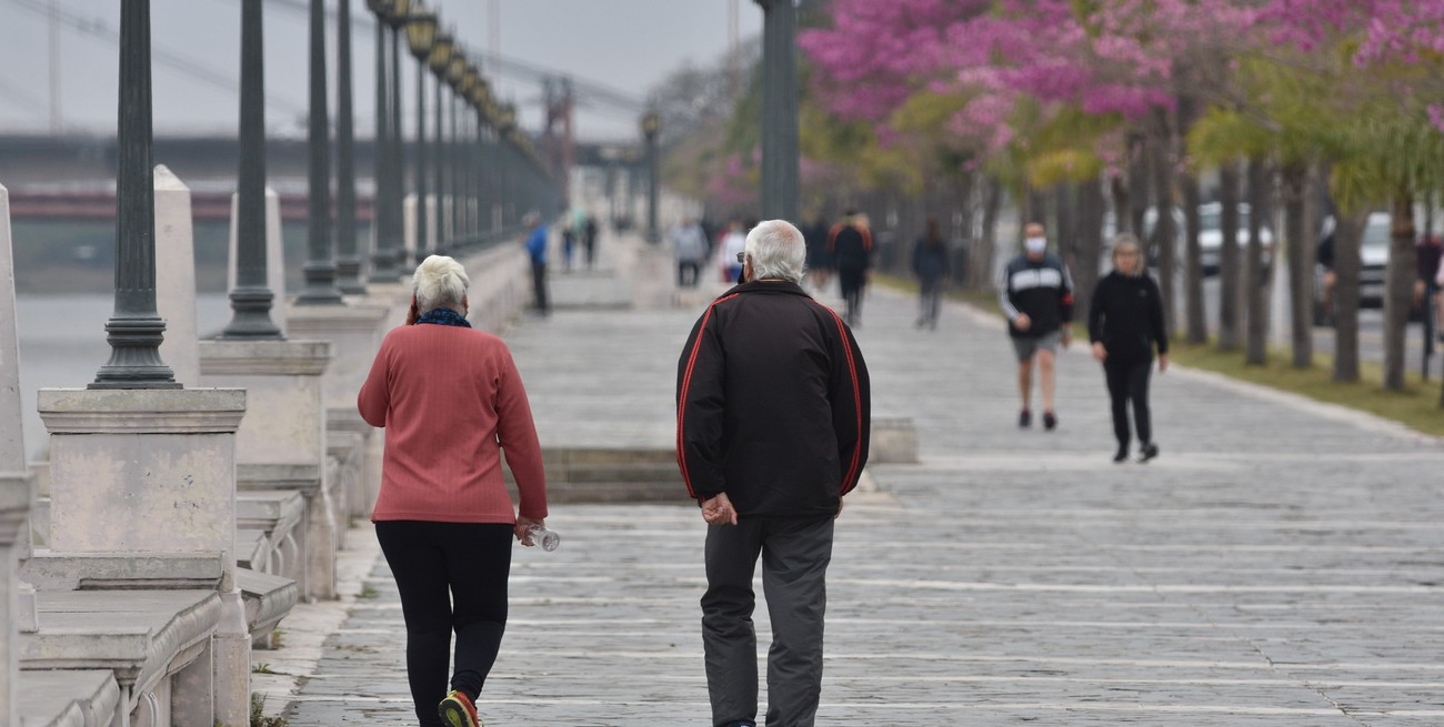 Abuelos, a las bancas: los adultos mayores podrán formarse y "simular" ser concejales