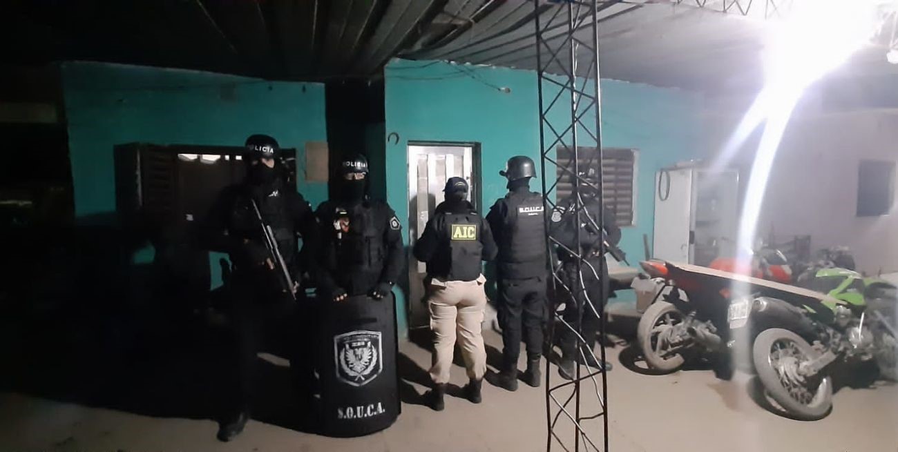 Video: así detenían a parte de una banca por crímenes en Capitán Bermúdez