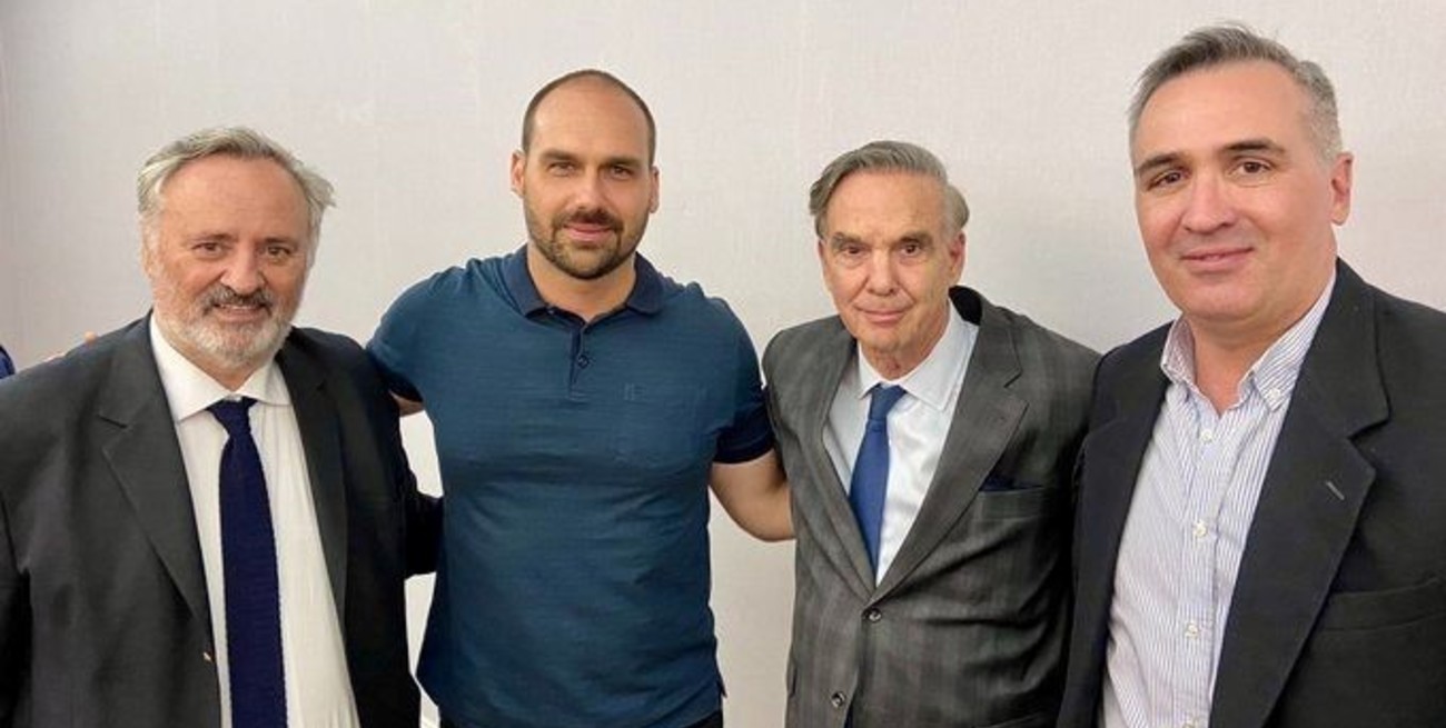 El hijo de Bolsonaro cenó con Pichetto y políticos argentinos
