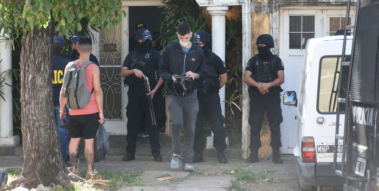 Encapuchados procesados por el secuestro de barrio Siete Jefes