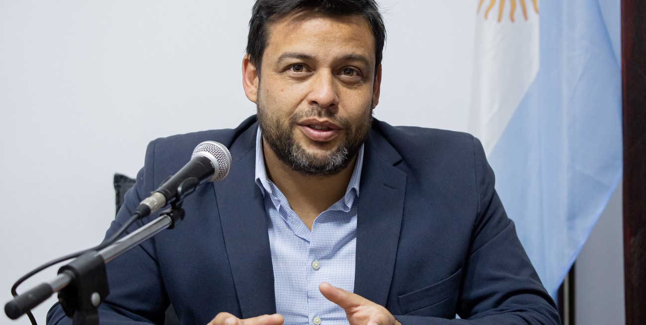 Alvizo insiste con la importancia de asfaltar calle Richieri