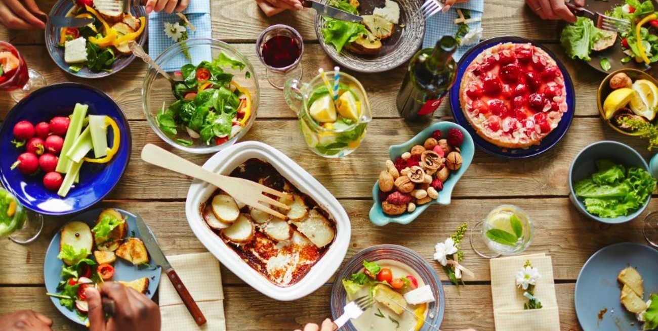 Nutrición: del "picoteo" diario a la pérdida de la mesa familiar y de aquella comida de las abuelas