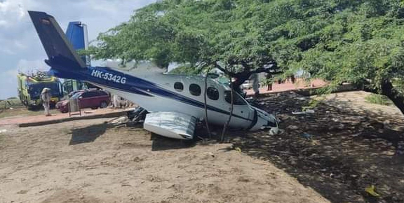 Colombia: una avioneta se despistó y mató a un niño que se encontraba en una playa