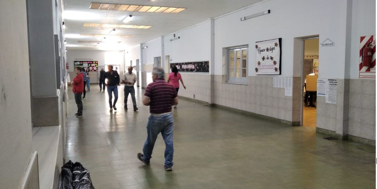 Avellaneda elige intendente en una elección que mira el país