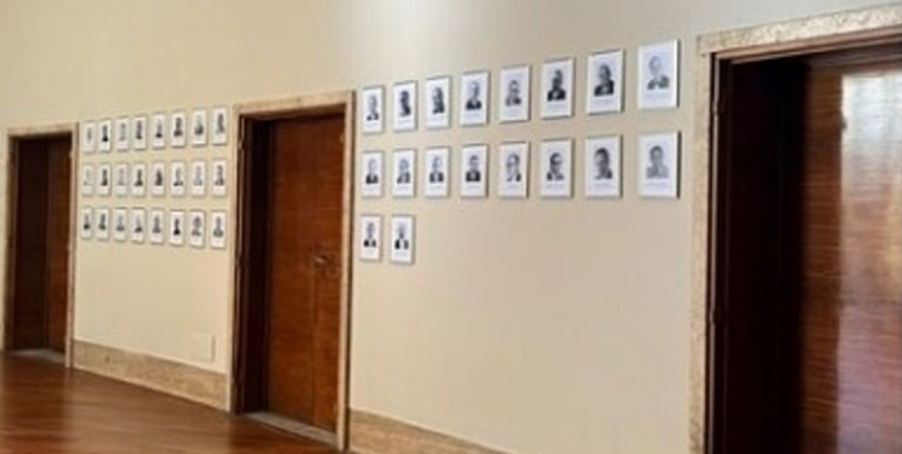 La exposición de una foto de Mussolini en un Ministerio generó polémica en Italia