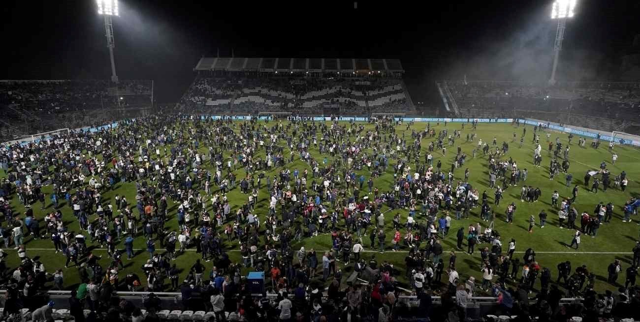 El partido entre Gimnasia y Boca que había sido suspendido por incidentes fue reprogramado para el jueves a las 15