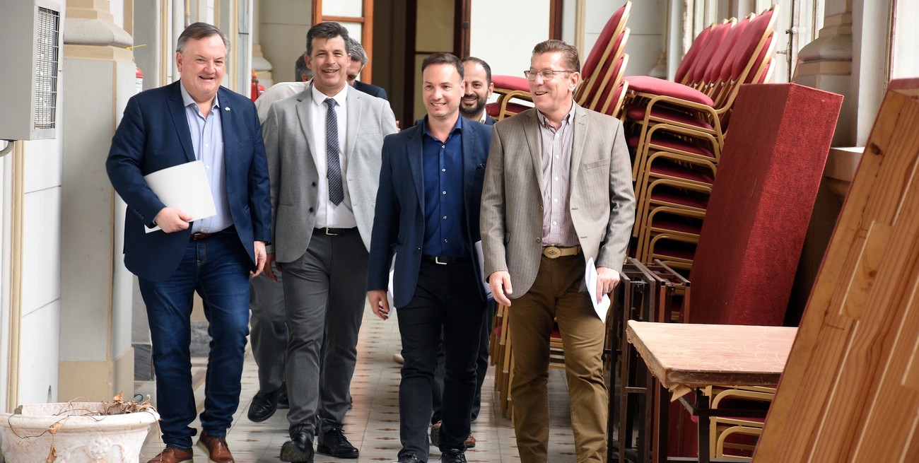 Senadores de la UCR: "En el Presupuesto santafesino hay 350 mil millones sin asignar"