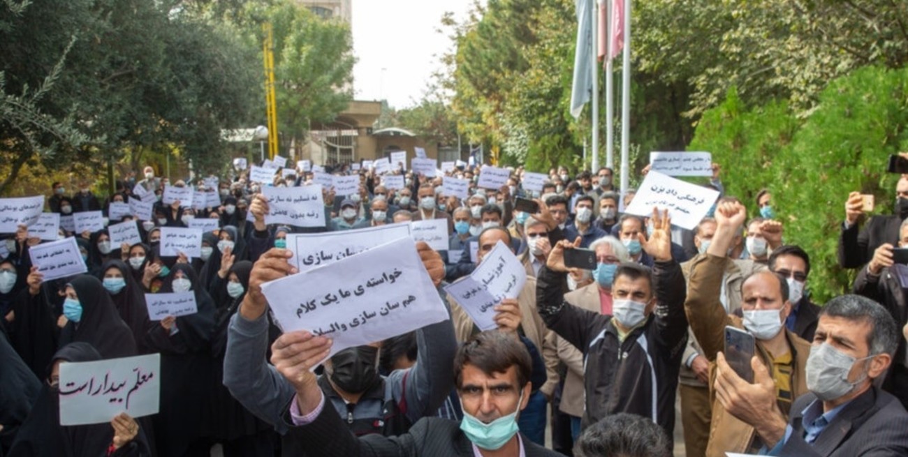 Docentes iraníes convocaron a una huelga contra la represión en instituciones educativas 