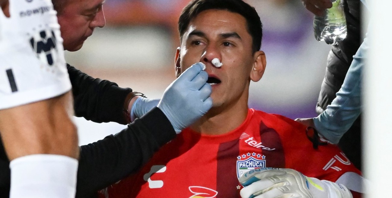 Video: el arquero argentino Oscar Ustari hizo un insólito penal, lo atajó y se desmayó