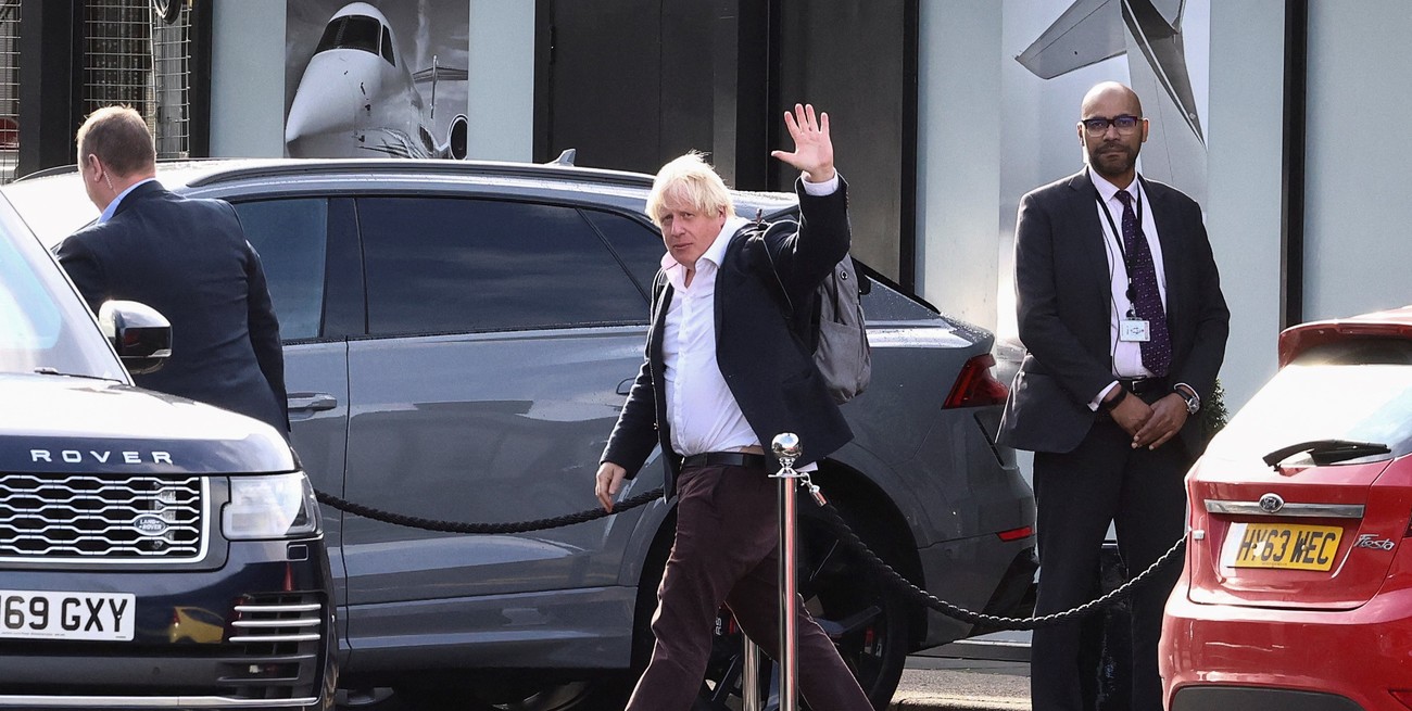 Boris Johnson regresó a Londres para lanzar su candidatura a primer ministro
