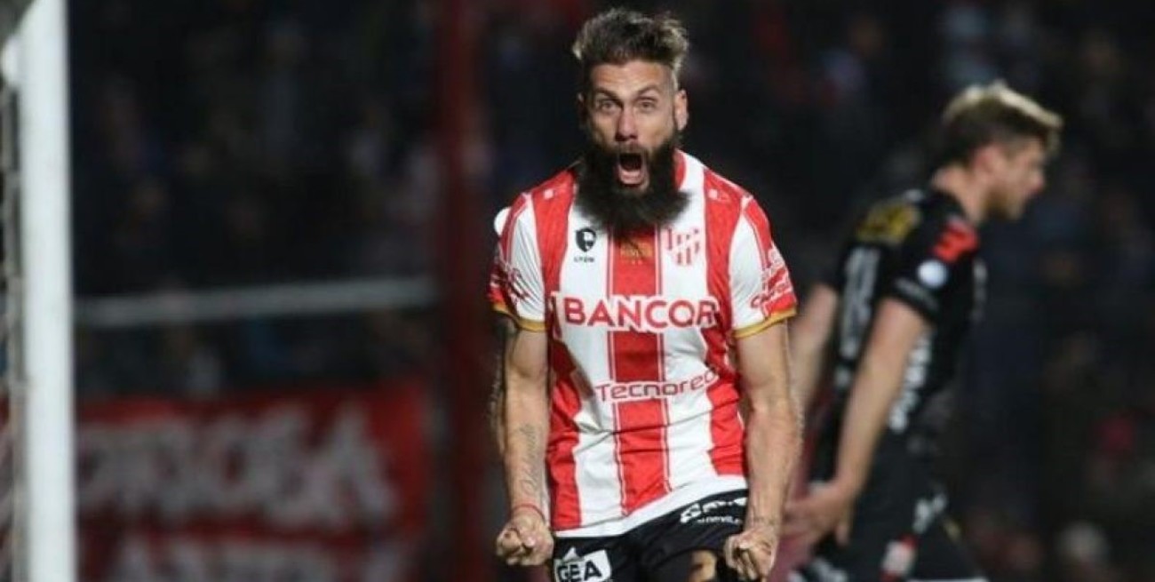 Parnisari tenía que operarse y se escapó del hospital para no perderse la semifinal por el ascenso 