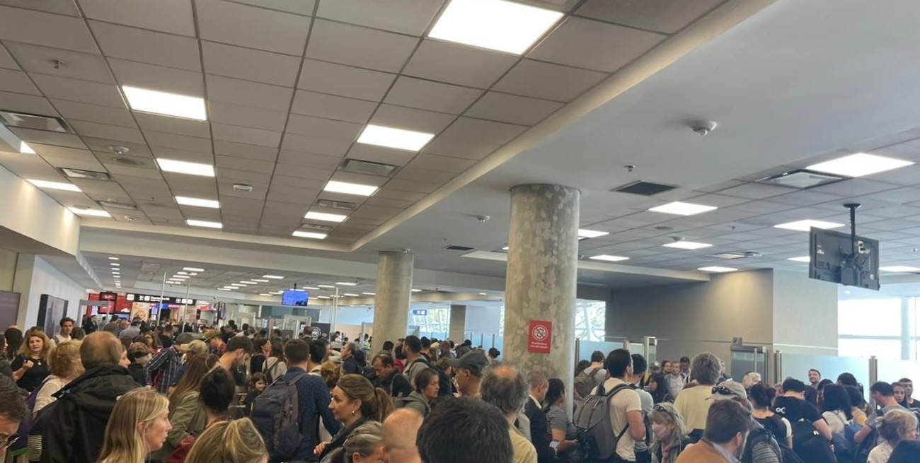 Advierten demoras de hasta más de dos horas en las colas de acceso a Aeroparque