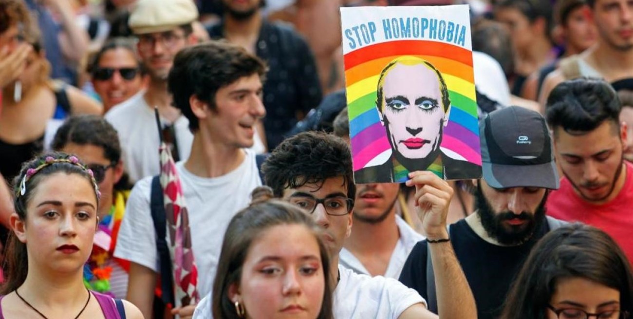 Rusia prohibió contenidos LGBTQ por ser  “propaganda de relaciones no tradicionales”