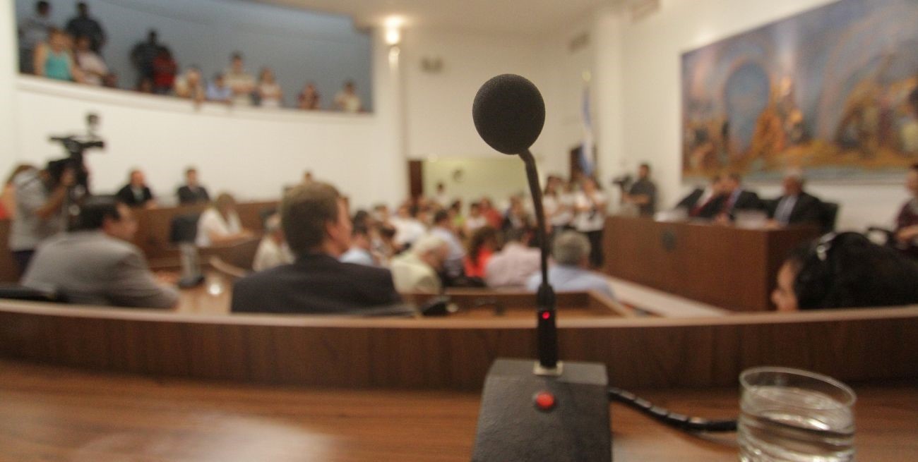 Concejo de Santa Fe: micrófonos "filosos" y fuertes cruces por los fondos para seguridad