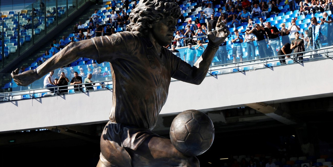 Nápoli homenajeó a Diego Maradona en la previa de su cumpleaños 