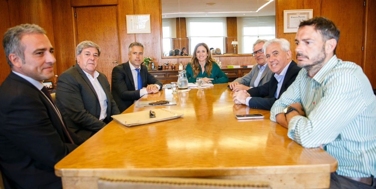 Ministra con diputados santafesinos