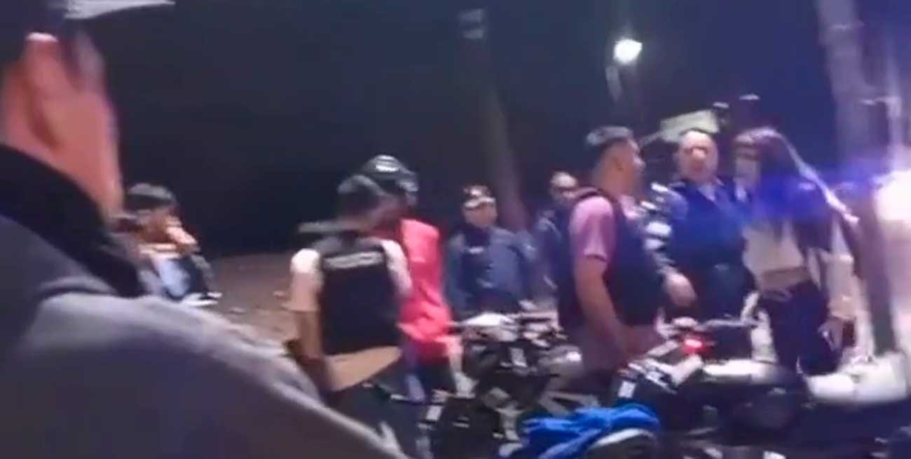 Un policía de la provincia de Buenos Aires le pegó una cachetada a una mujer en un control de tránsito