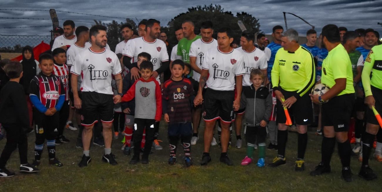 Noche de estrellas en Juventud Unida: estuvo el Pulga Rodríguez