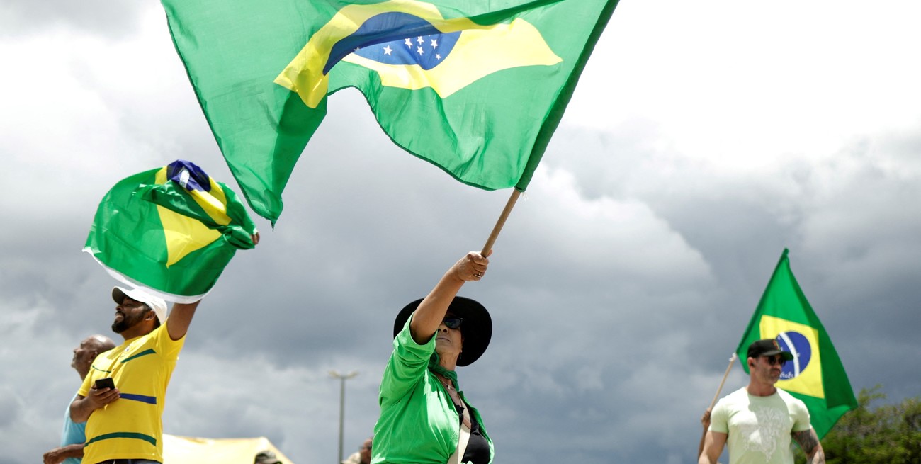 Máxima tensión en Brasil con bloqueos de rutas protagonizados por seguidores de Bolsonaro