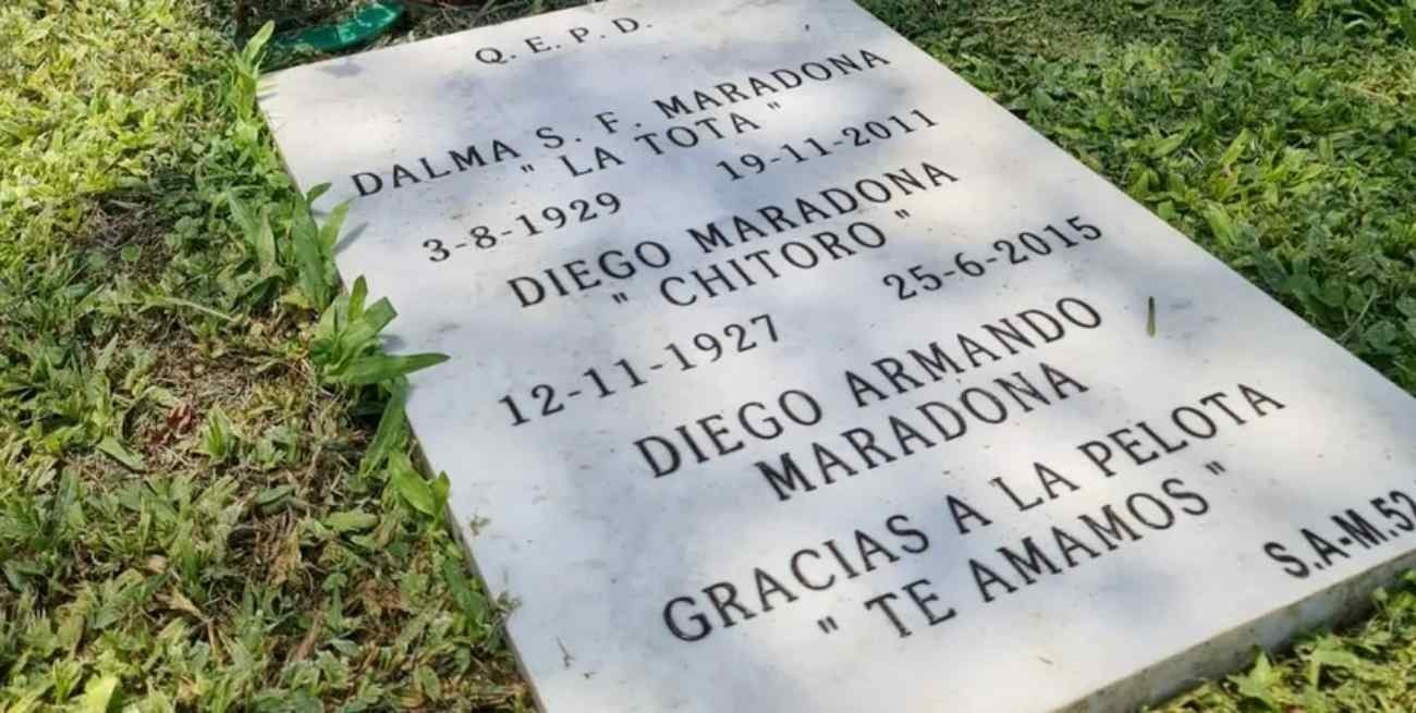 La lápida de Diego Maradona desapareció de su tumba