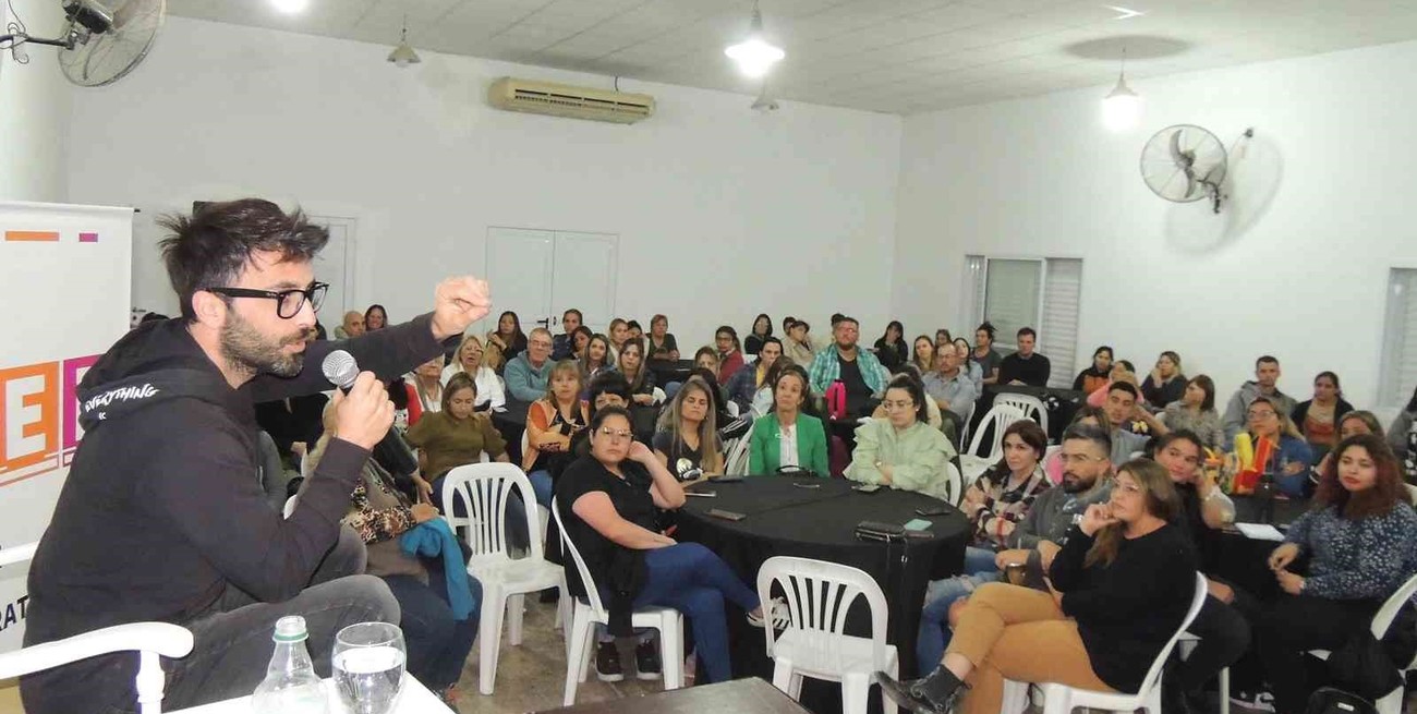 Lucas Raspall  habló sobre la "crianza positiva" en Vera