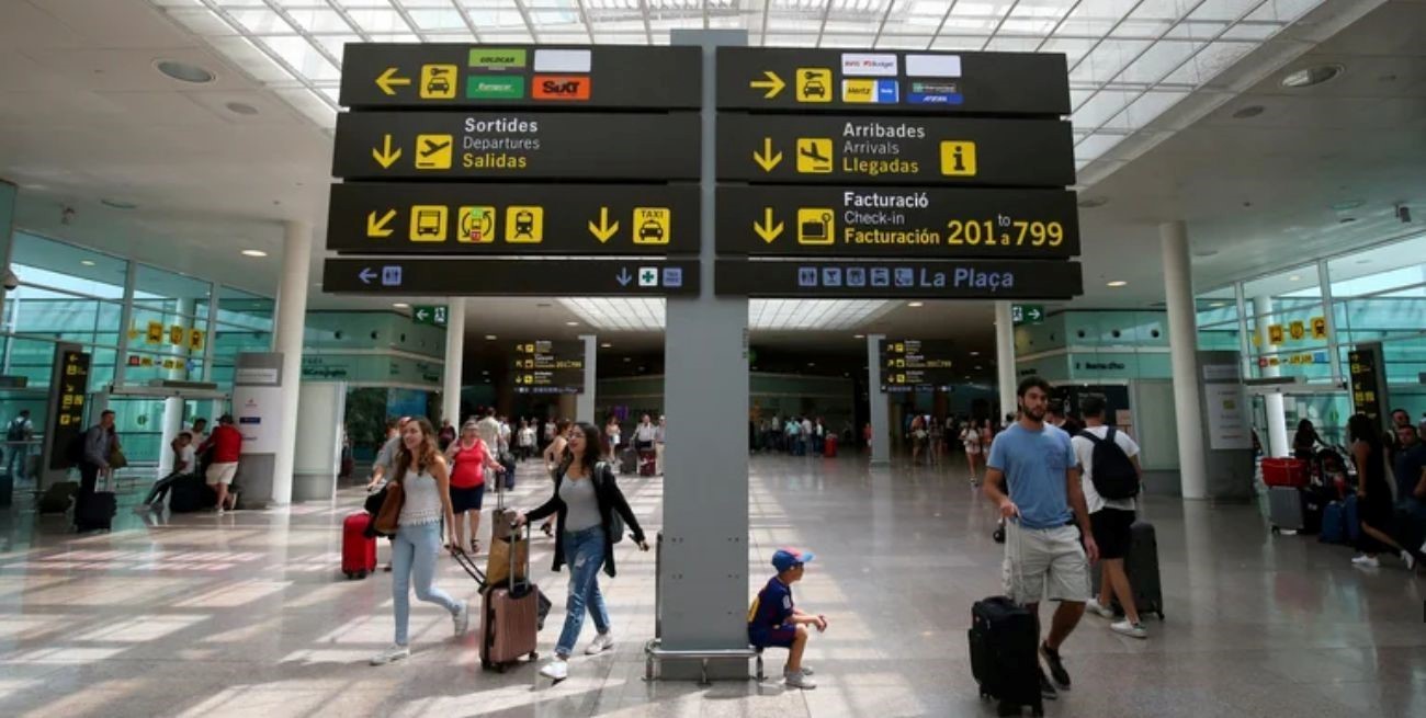 La caída de un cohete chino sin control provocó el cierre de varios aeropuertos españoles