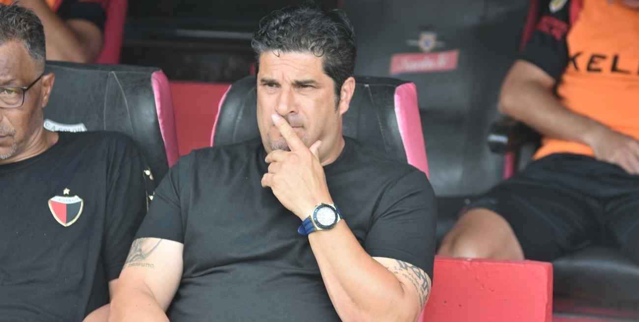 Saralegui espera en Montevideo que Colón decida quién será el DT