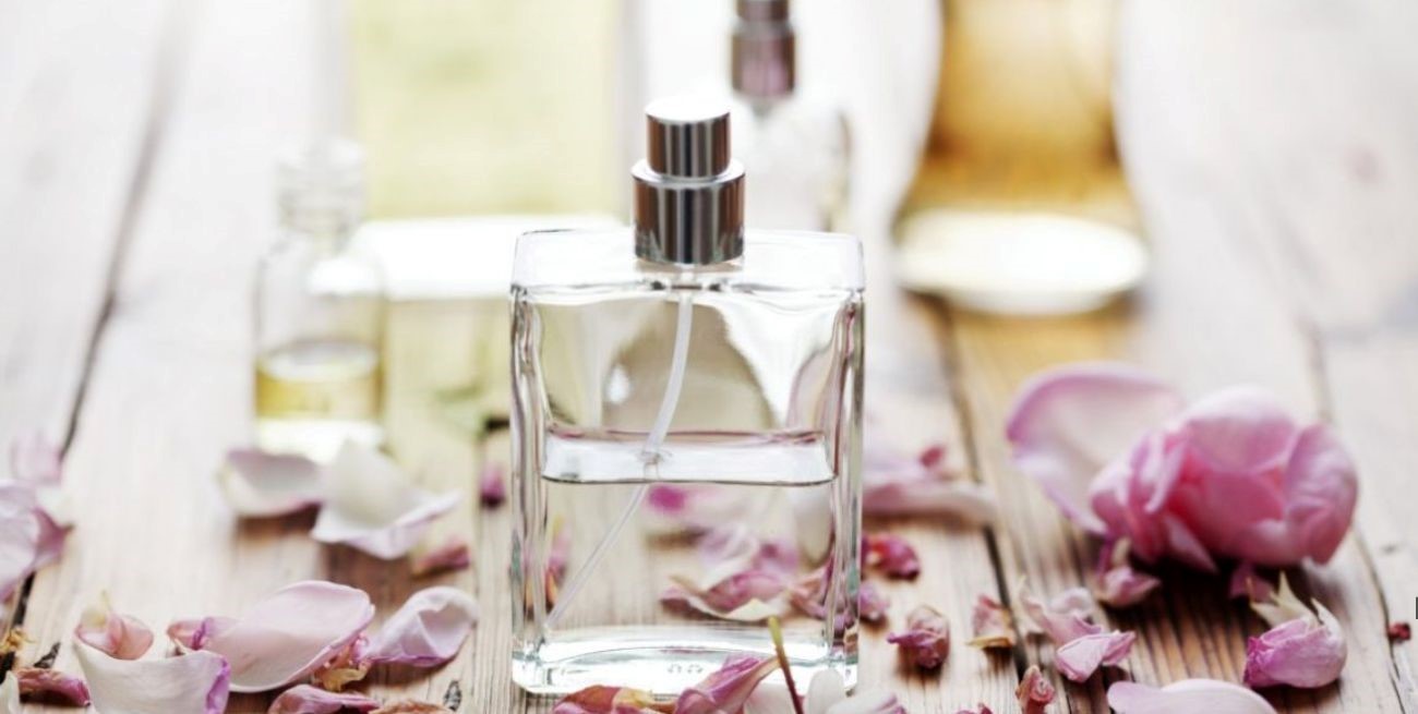 Perfumes creados por una influencer fueron sacados del mercado por no ser “aptos” para el uso humano