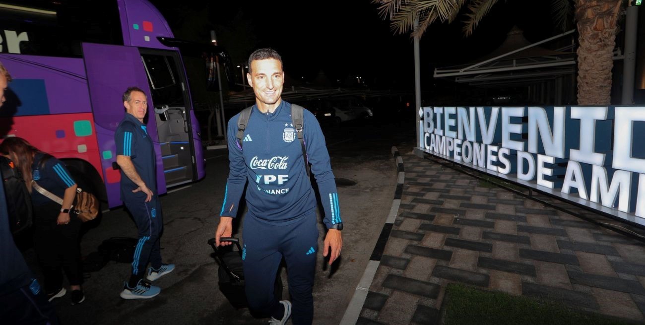Lionel Scaloni y parte de la delegación de la Selección Argentina ya está en Qatar
