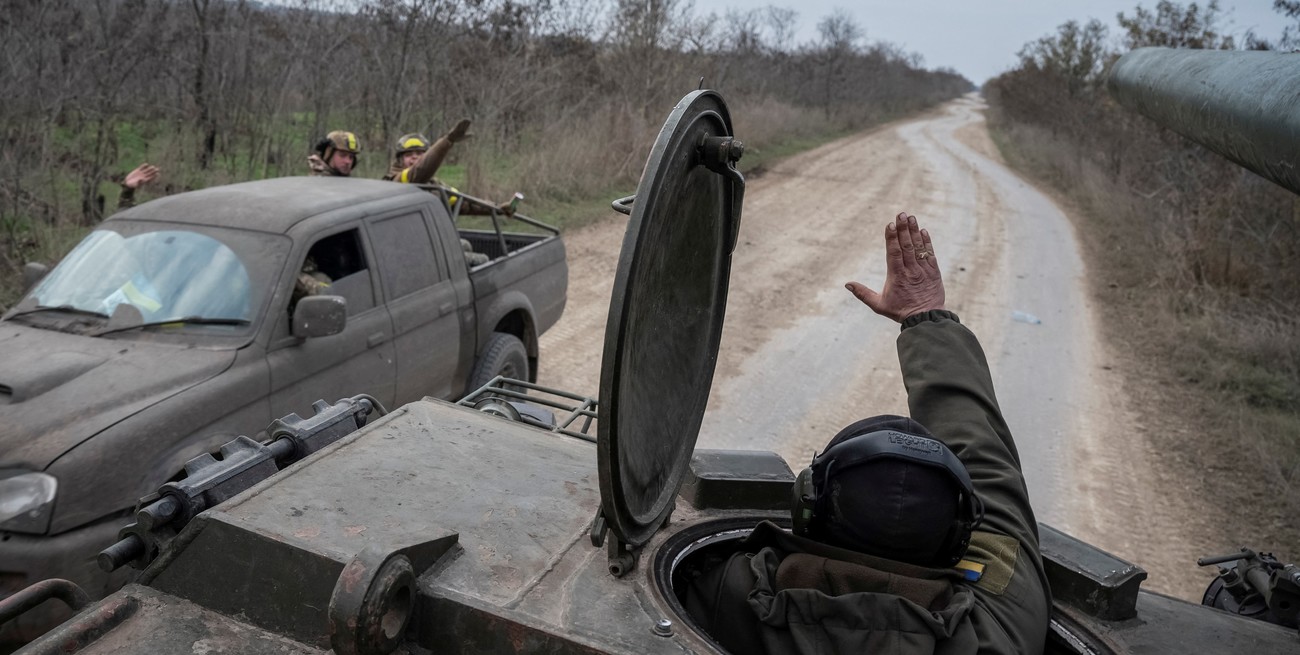 Guerra en Ucrania: Rusia ordena el repliegue de sus tropas en Jersón, una ciudad clave