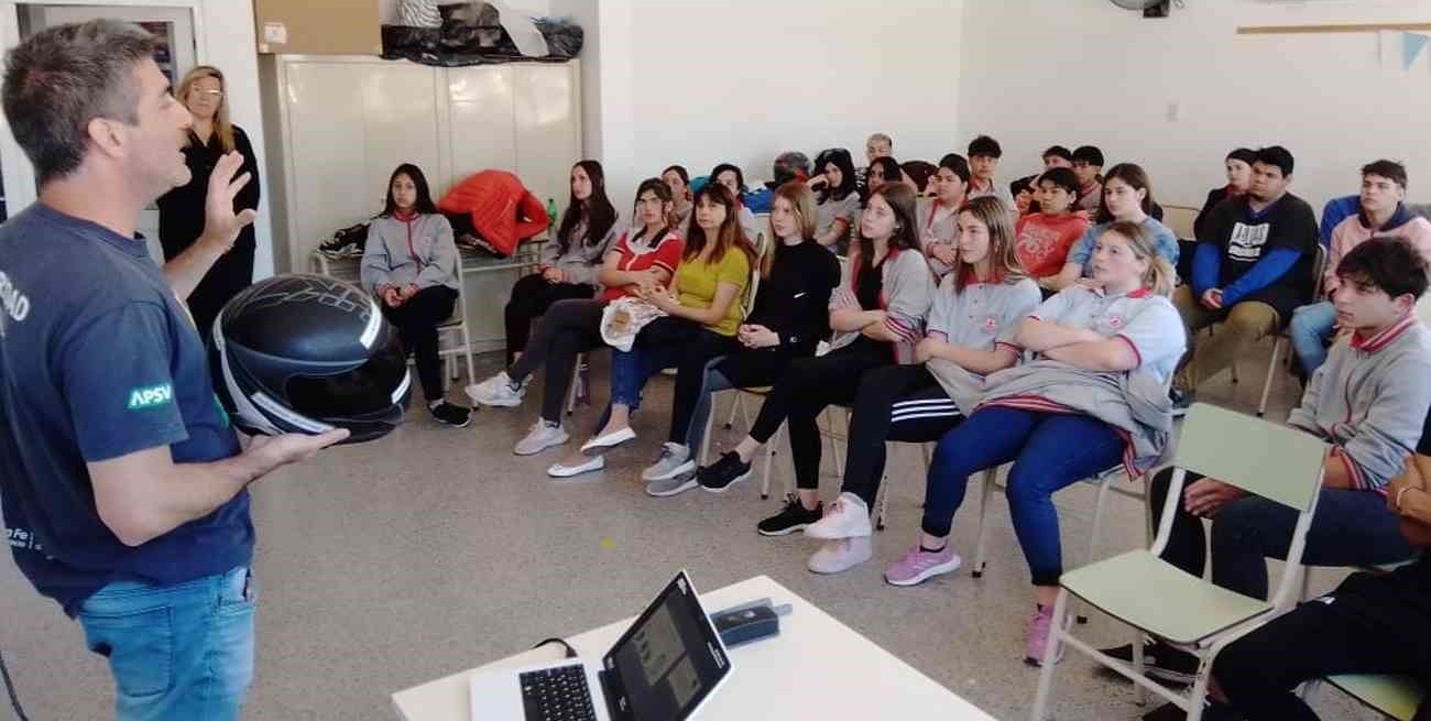 La APSV brindó una charla a estudiantes de la EESO N° 700 de Nuevo Torino