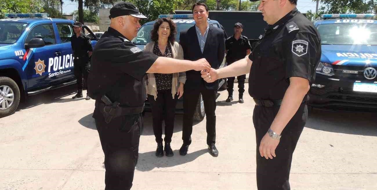 Entregaron móviles para la Unidad Regional XIX