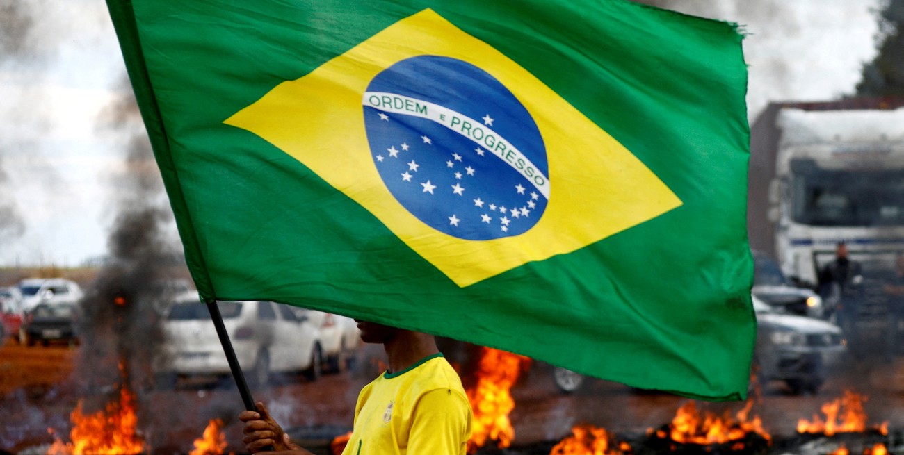 Las fuerzas armadas de Brasil piden que las disputas se resuelvan por vías democráticas