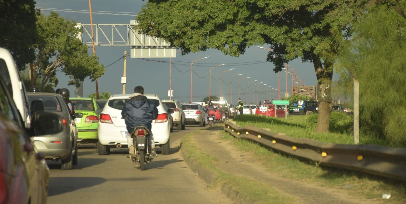 Demoras en el tránsito sobre el Puente Carretero en sentido a la ciudad de Santo Tomé