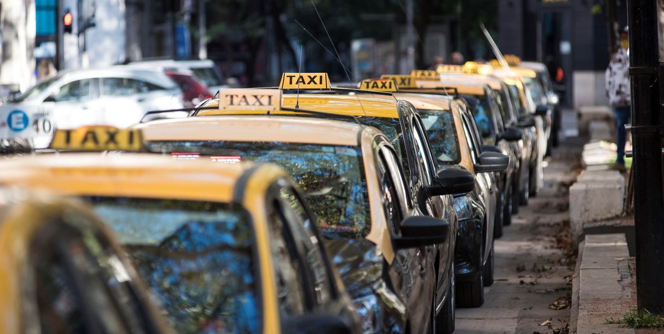 Taxis: el municipio rosarino presentó medidas para mejorar y modernizar el sistema
