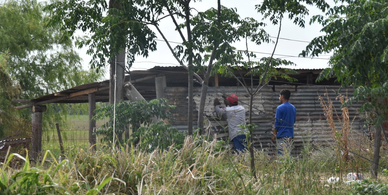 Son 39 las familias que habitan en ranchos sobre el terraplén de Gral. Paz