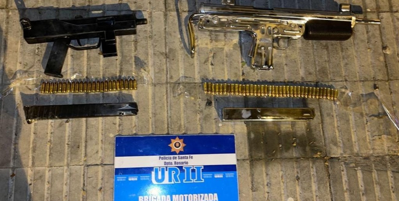 Sorpresa: hallan auto robado y descubren que tenía adentro dos ametralladoras
