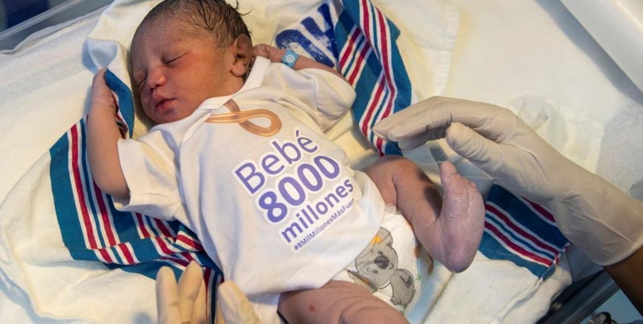 La humanidad ya supera los 8.000 millones de personas