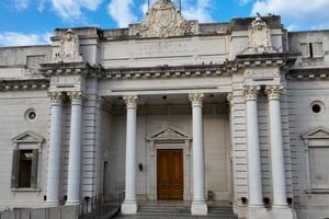 El Poder Ejecutivo envió a la Legislatura 82 pliegos para cargos en el Poder Judicial, el Tribunal de Cuentas y el Enress. La sesión de la Asamblea Legislativa está prevista para la semana próxima. Créditos: Fernando Nicola