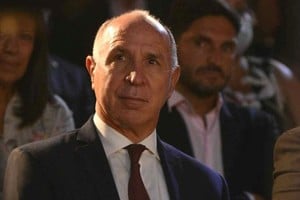 "El mundo está asistiendo a una nueva economía, una nueva sociedad y una nueva política", plantea el autor del artículo. Crédito: Manuel Fabatía