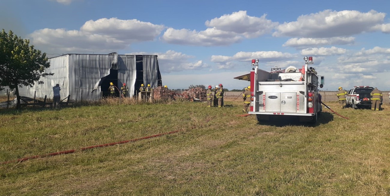 Incendio en un galpón donde se almacenaban agroquímicos


