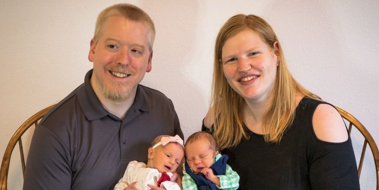 Nacieron gemelos que habían estado congelados 30 años y su madre es solo tres años mayor