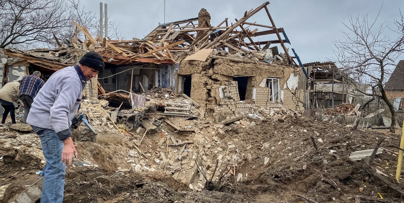 Una ola de bombardeos dejó a oscuras y sin agua a Kiev