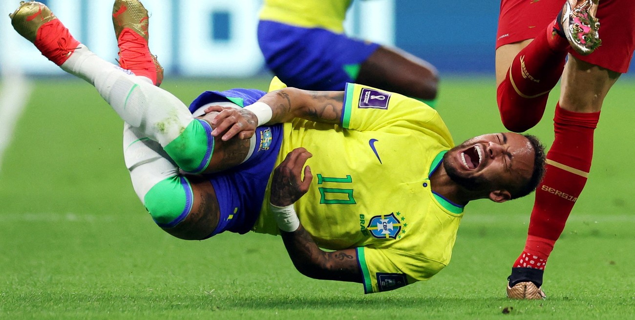 Qué es "entorsis", la lesión que sufrió Neymar en su tobillo derecho
