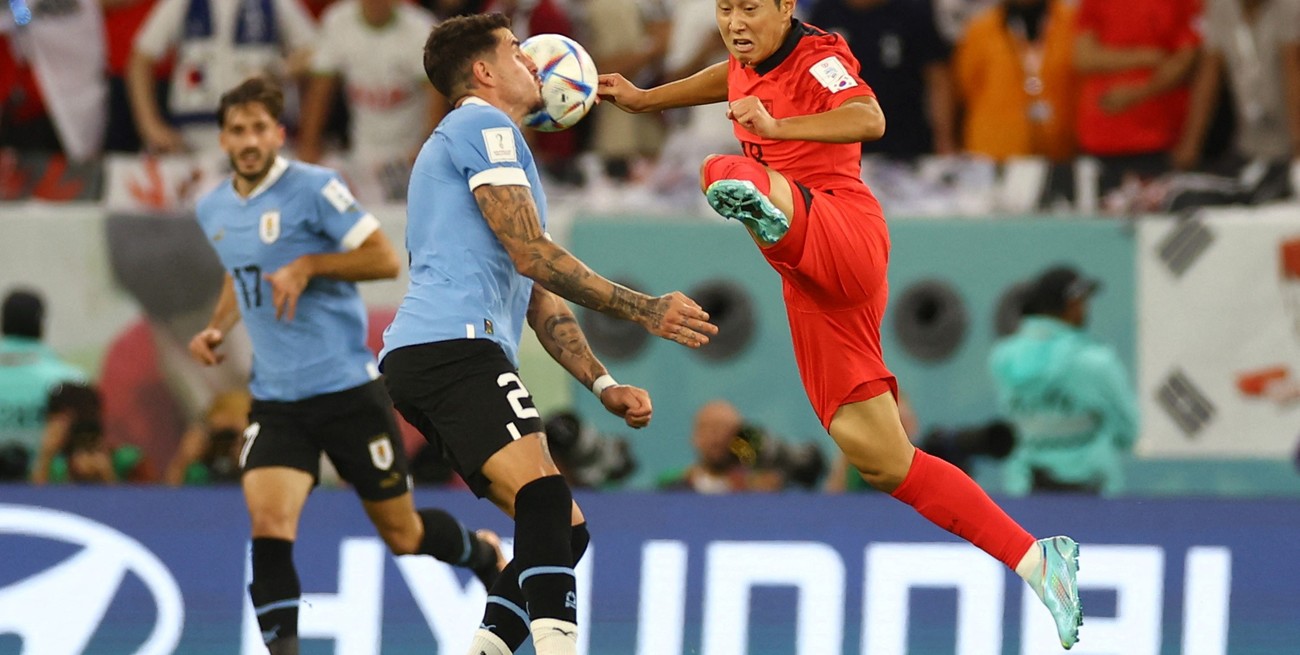 Uruguay no pudo dominar a Corea del Sur y empató sin goles en el debut
