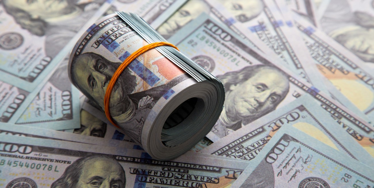 El dólar "blue" pega otro salto y llego a los $ 320