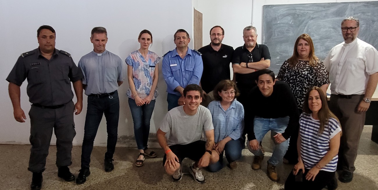 Talleres en comunicación y albañilería para internos de Las Flores y Coronda