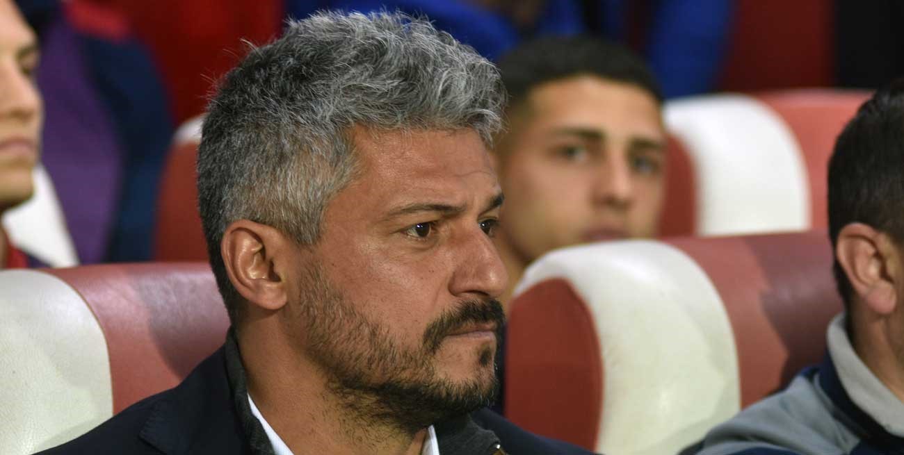 Sin Calderón y con línea de 4 para recibir a Estudiantes